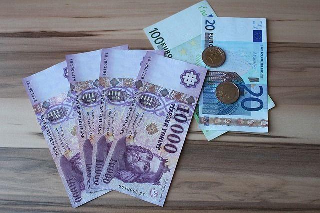 Erős a forint, mint az oroszlán. Érdemes most eurót venni? 