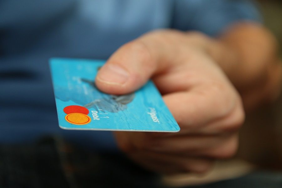 A hitelkártya igénylés feltételei - mindjárt kézben tarthatod a hitelkártyádat