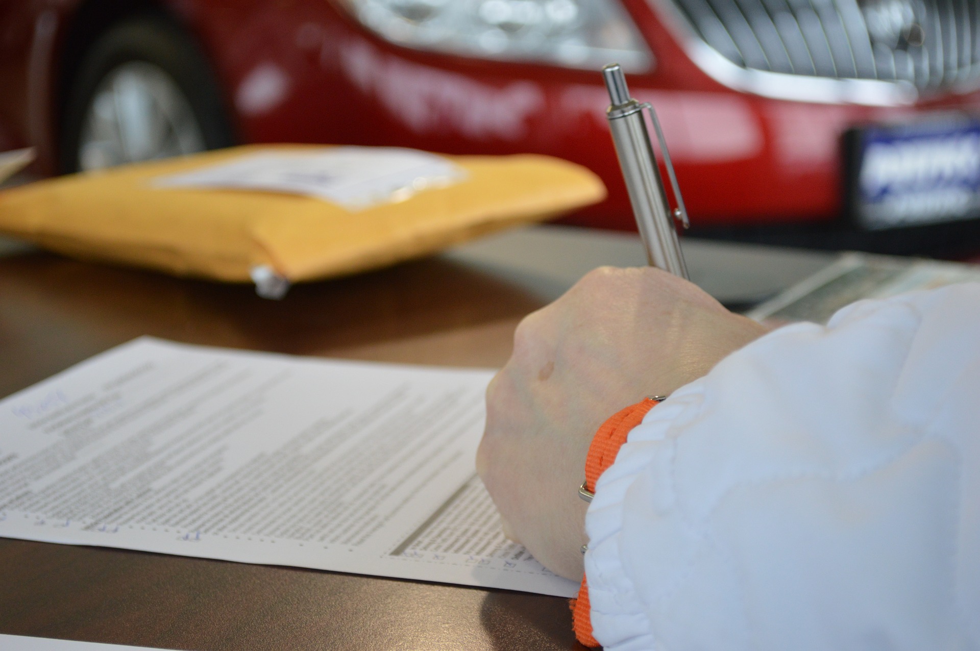 Autóhitel egyszerűen - akár pár nap leforgása alatt aláírható a gépjárműhitel szerződése.