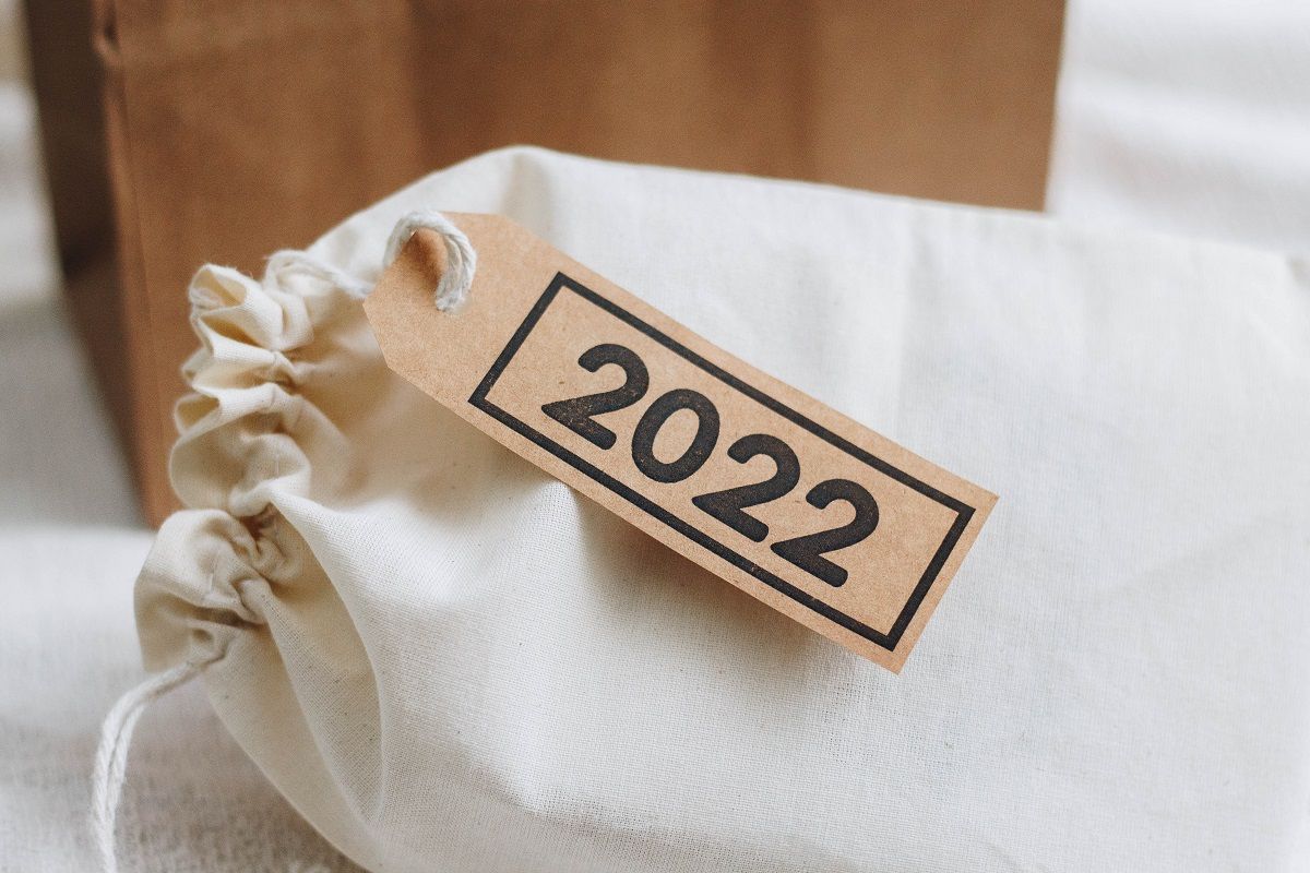 Egy zsákon 2022-es felirattal ellátott címke