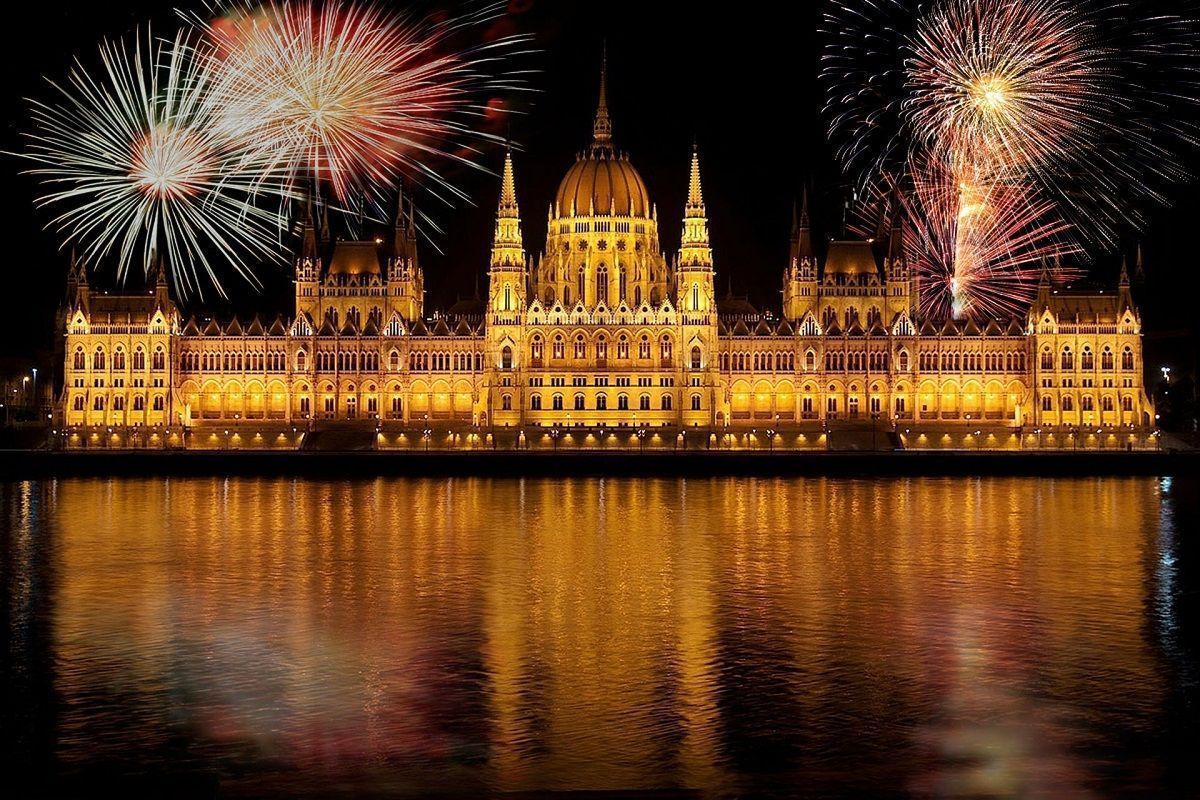 Nagy tűzijátékkal nyitott a visszatért Bónusz Magyar Állampapír