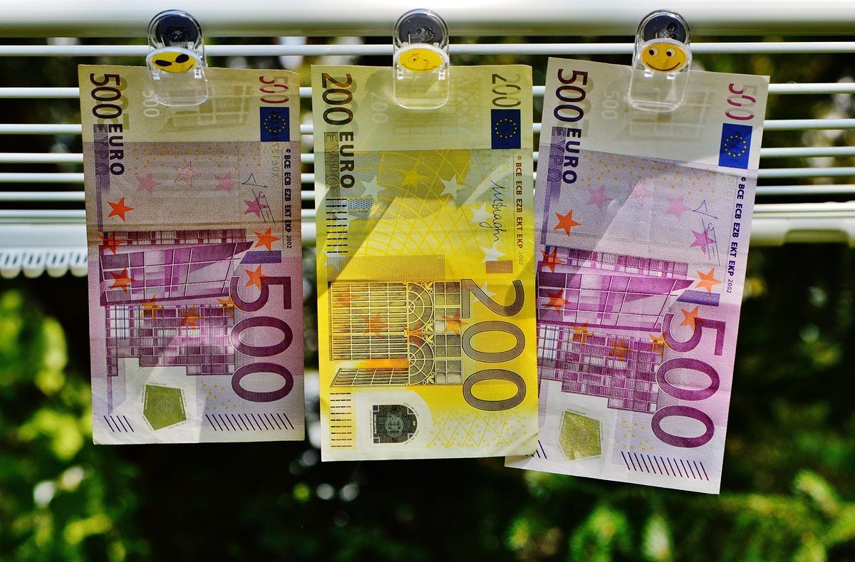 Euróra és dollárra is lehet látható kamatot kapni